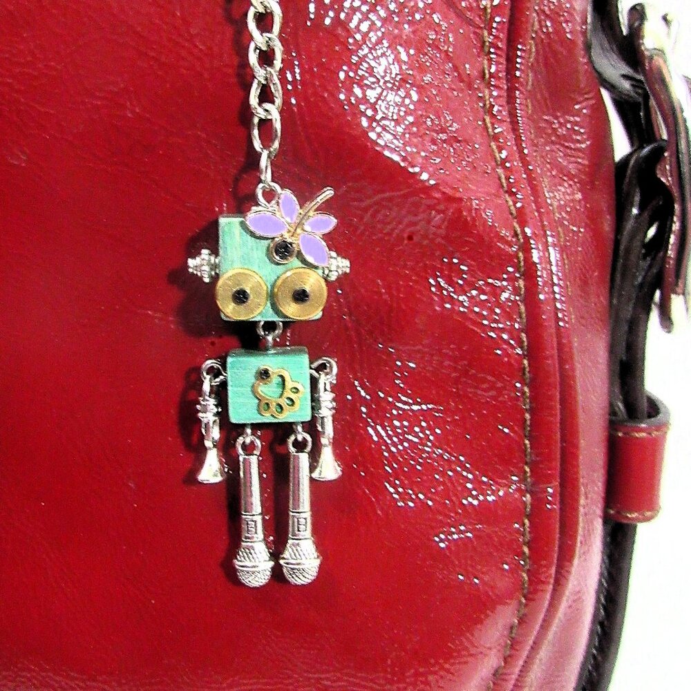 ROBOT GIRL PURSE CHARM KEYCHAIN NEW REMINISCENT OF DESIGNER - Picture 6 of 7